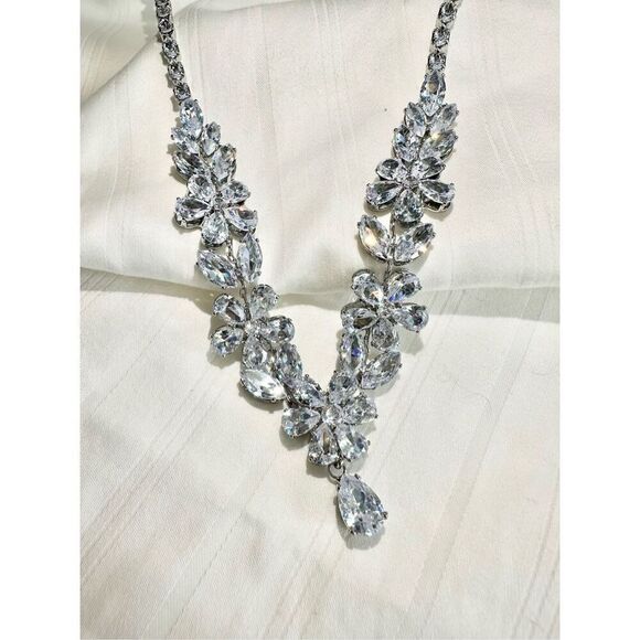 The Jasmine: sparkly cubic zirconia flower statement necklace - Picture 5 of 12